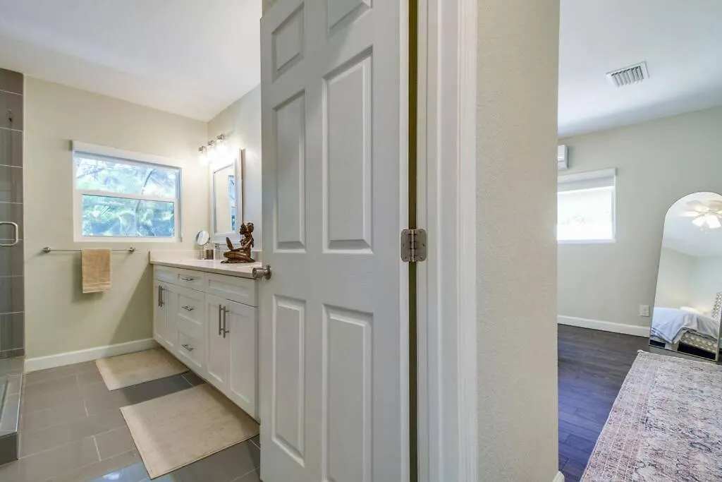 Luxury Home In The Heart Of South Tampa & Pool!
