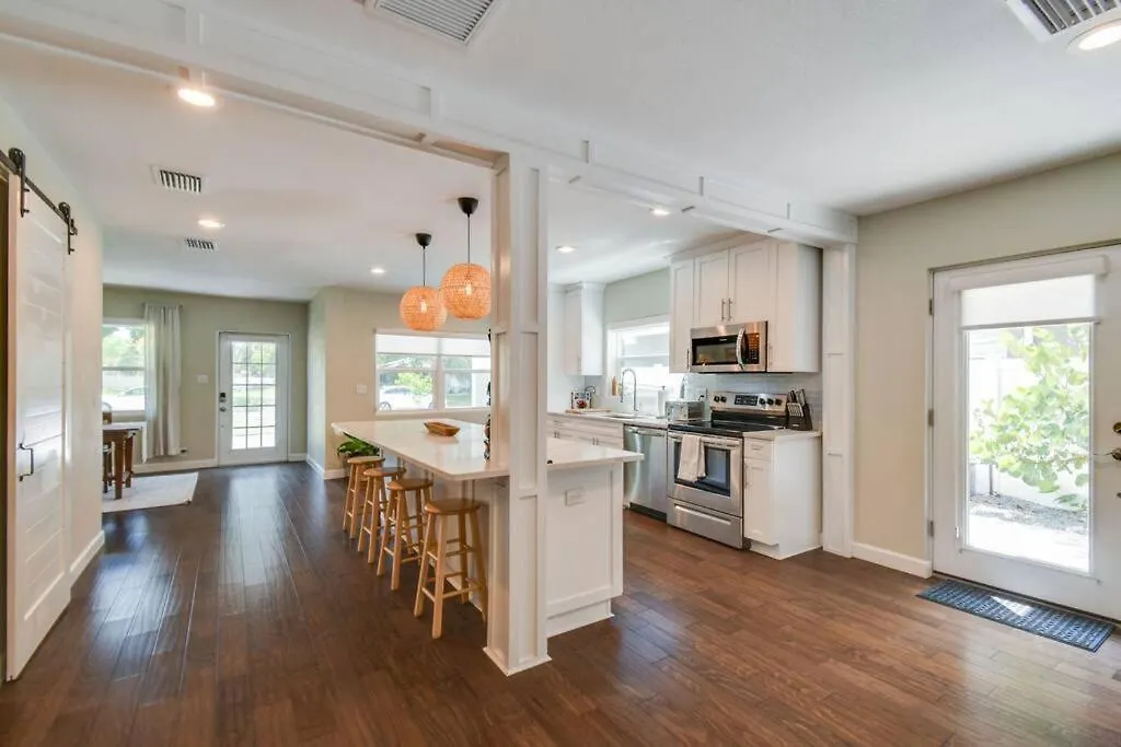 Luxury Home In The Heart Of South Tampa & Pool!
